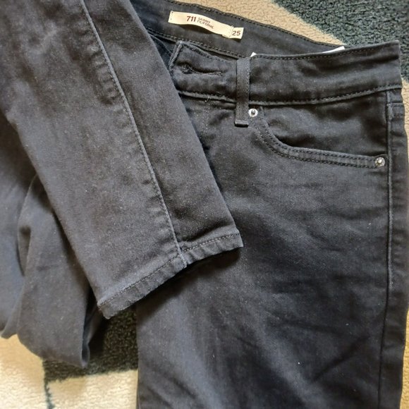 Levi's True Skinny Black Jeans - Picture 5 of 6